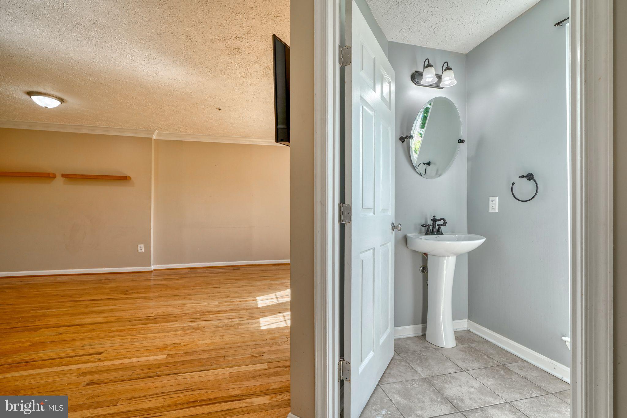 CONSTANT FRIENDSHIP - Residential