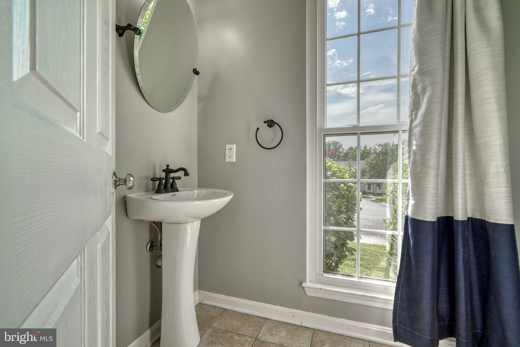 CONSTANT FRIENDSHIP - Residential