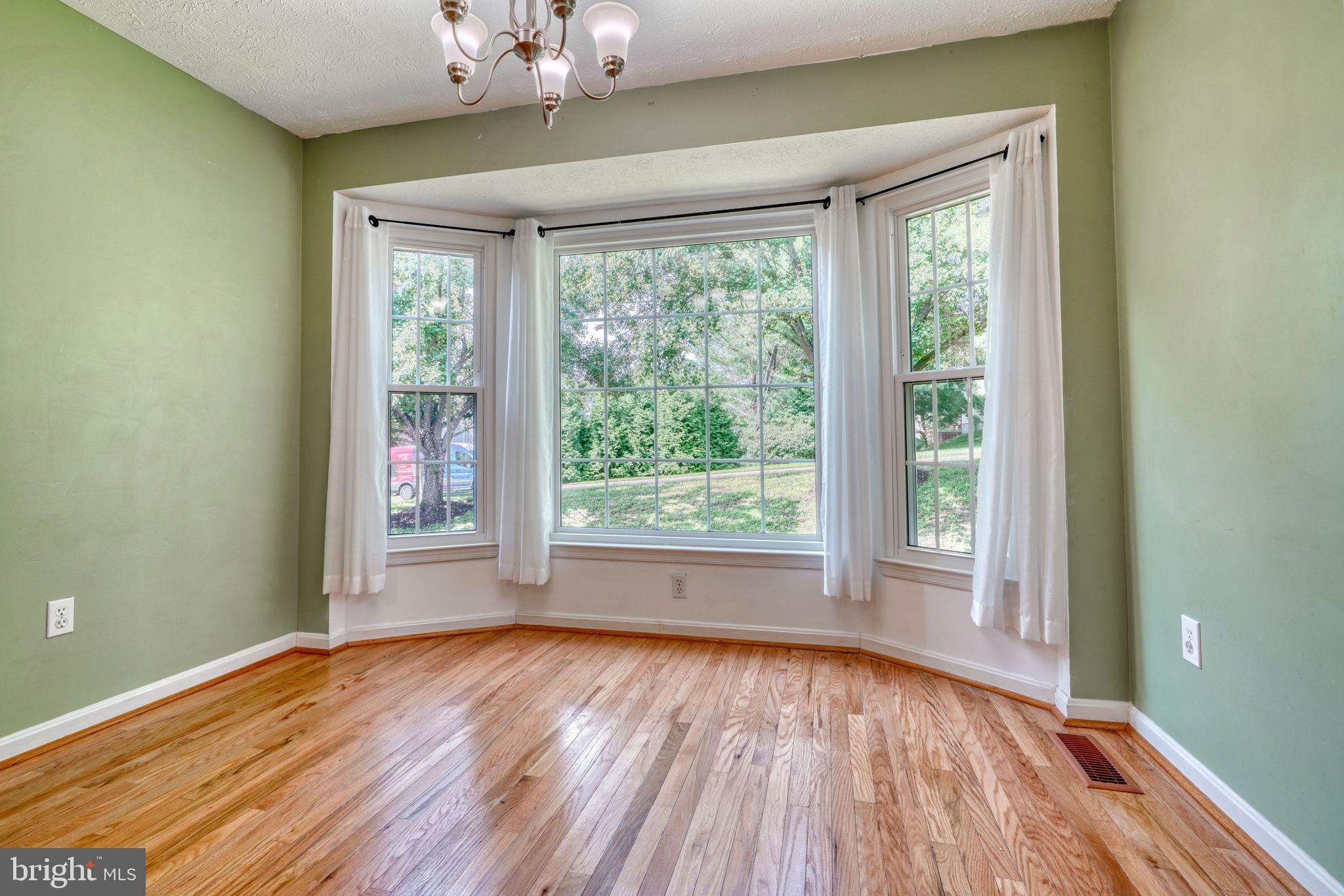 CONSTANT FRIENDSHIP - Residential