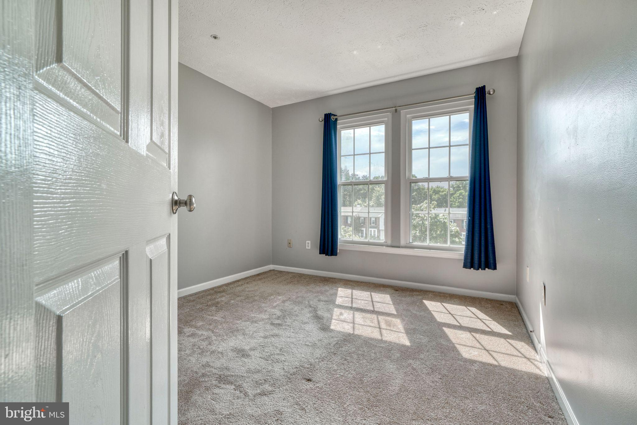 CONSTANT FRIENDSHIP - Residential