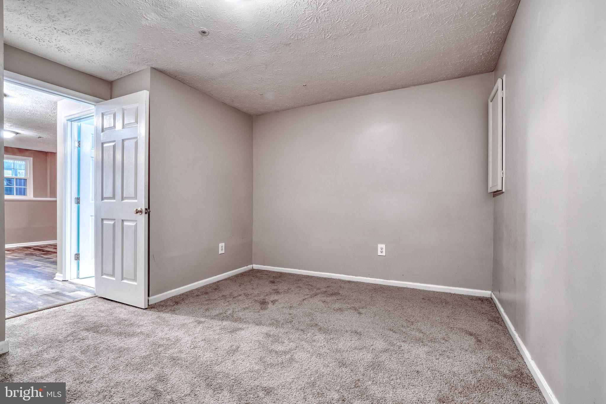 CONSTANT FRIENDSHIP - Residential