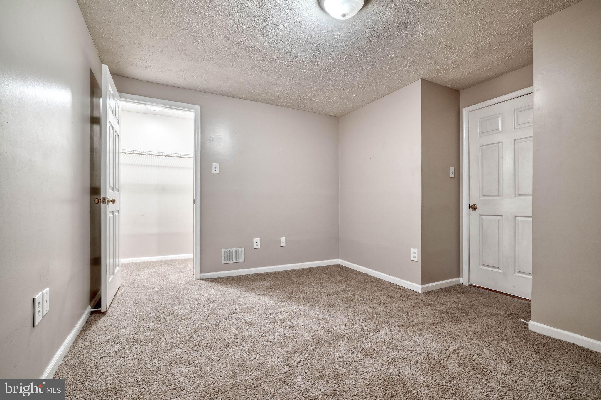 CONSTANT FRIENDSHIP - Residential