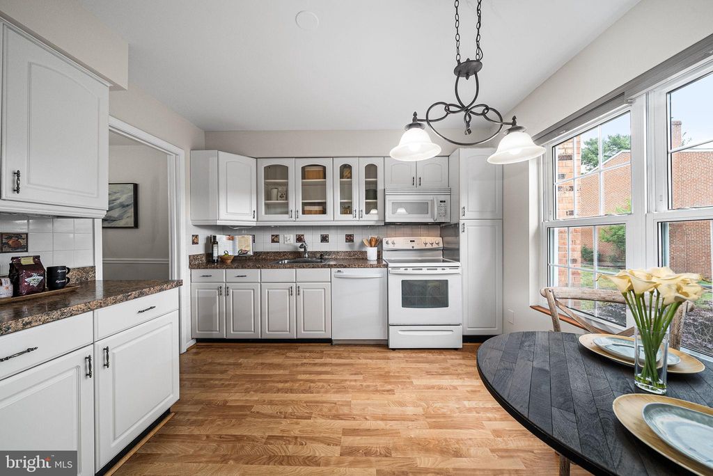 Photo of 5532 Maplefield Place, ALEXANDRIA, VA 22310 (MLS # VAFX2304534)