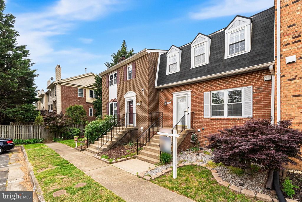 Photo of 5532 Maplefield Place, ALEXANDRIA, VA 22310 (MLS # VAFX2304534)