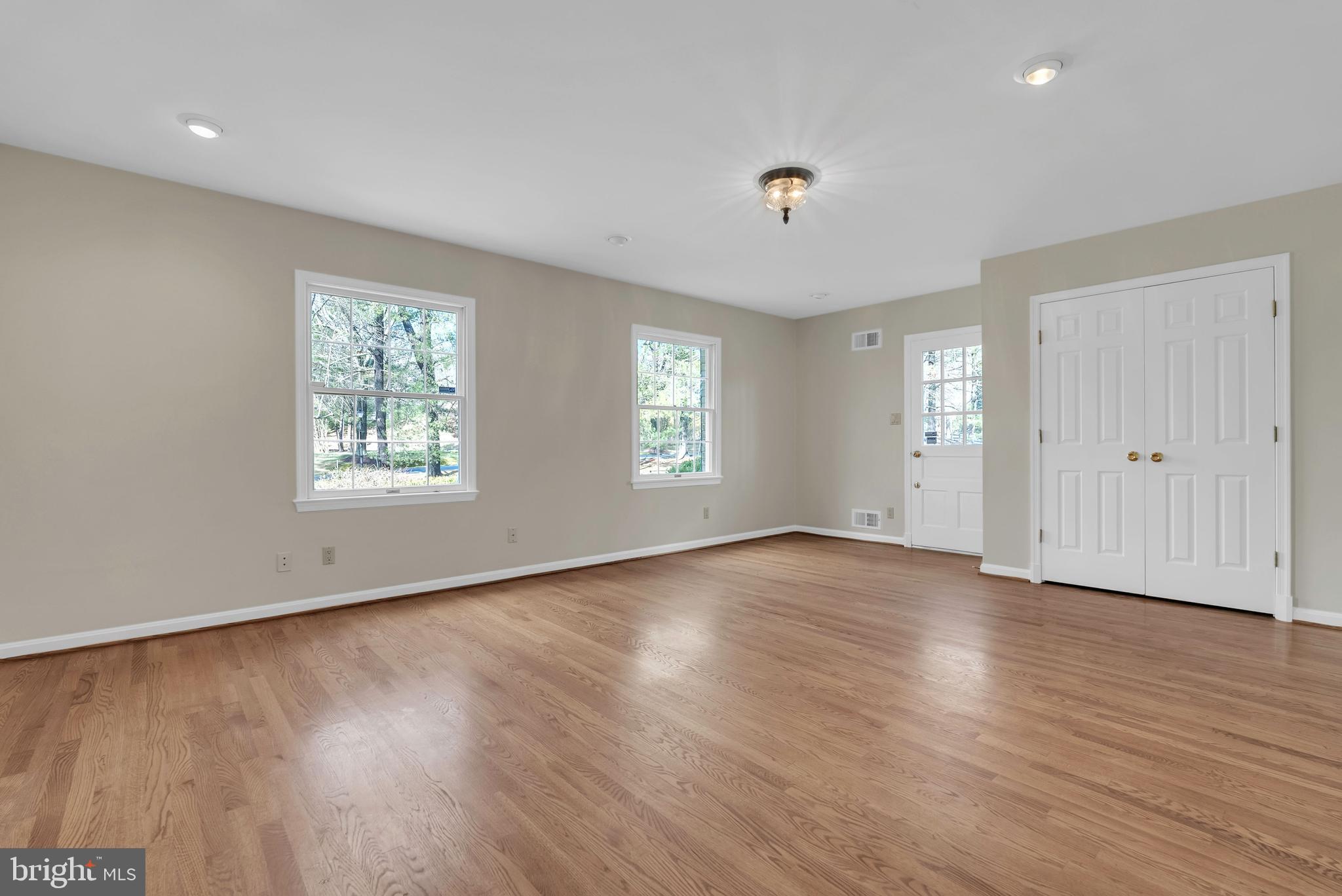 POTOMAC OUTSIDE - Residential Lease