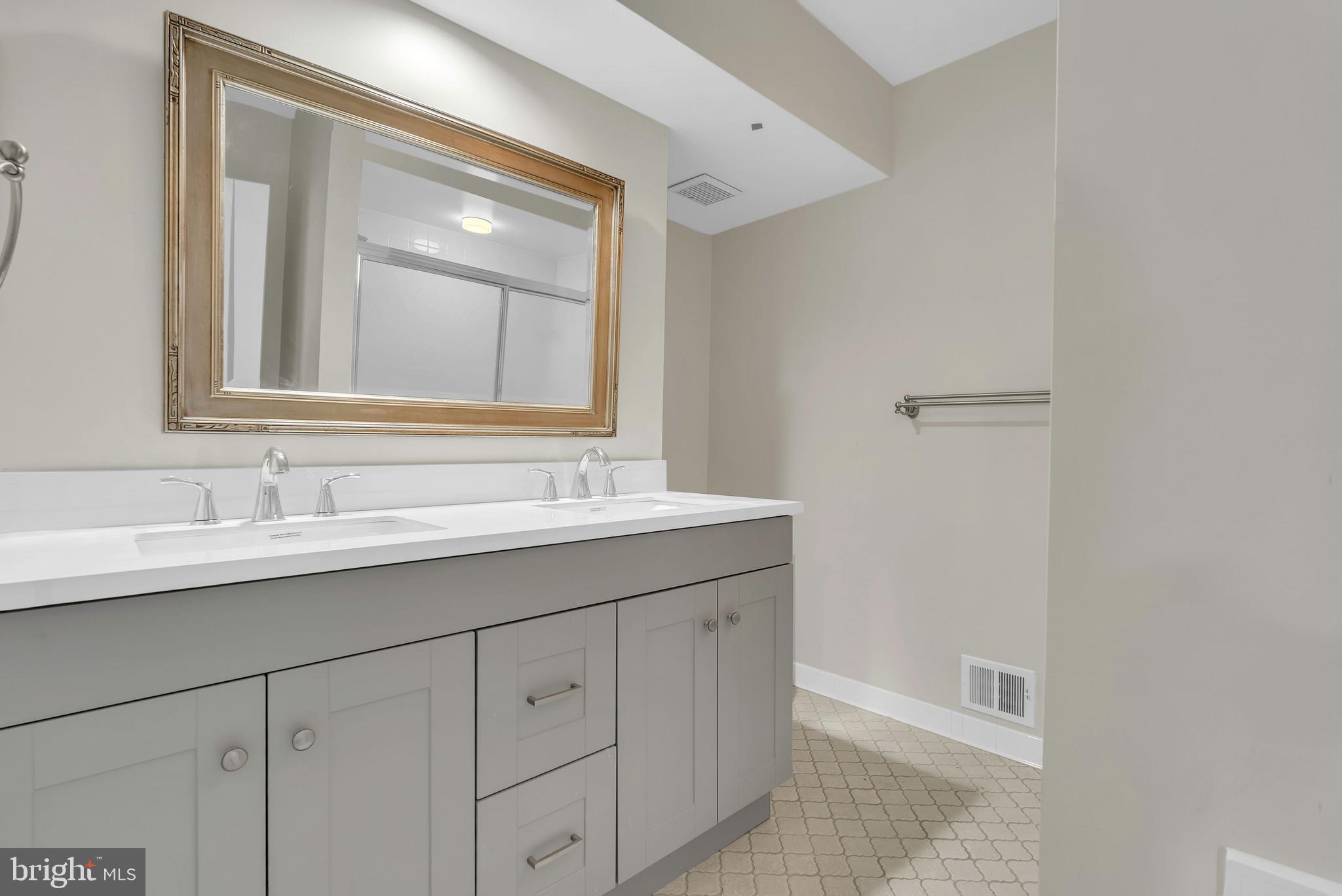 POTOMAC OUTSIDE - Residential Lease