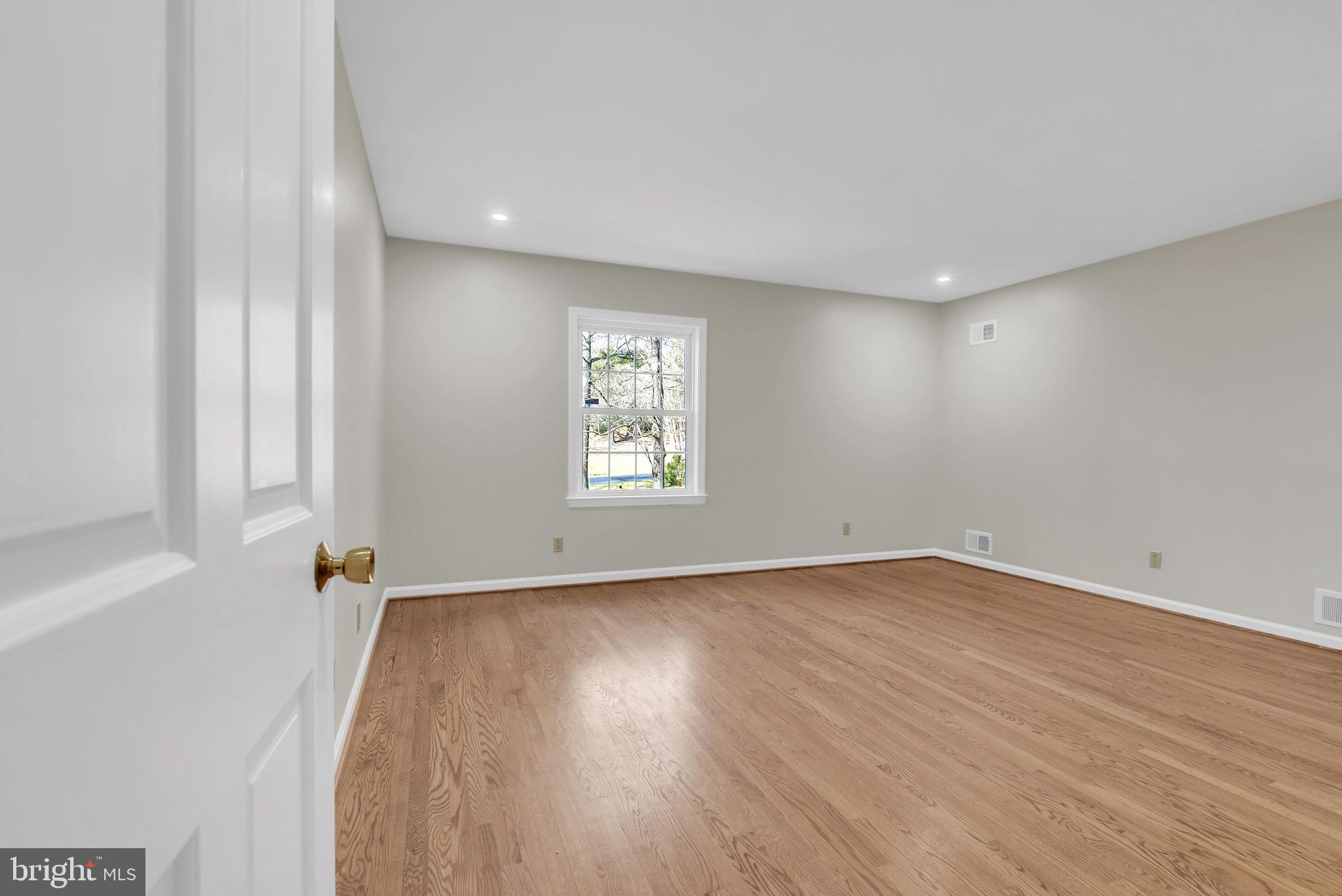 POTOMAC OUTSIDE - Residential Lease