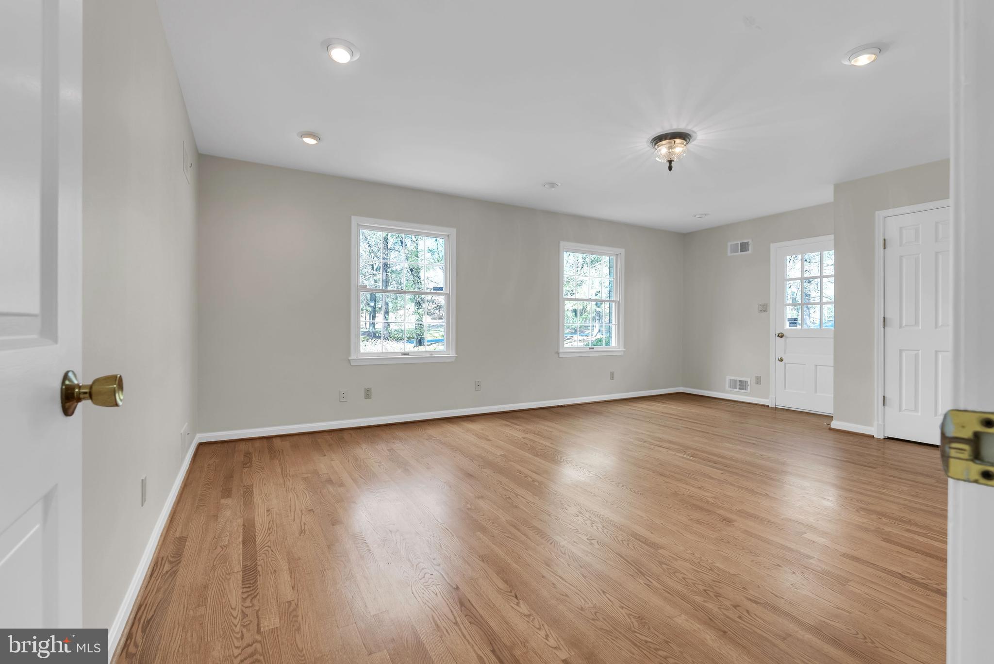 POTOMAC OUTSIDE - Residential Lease