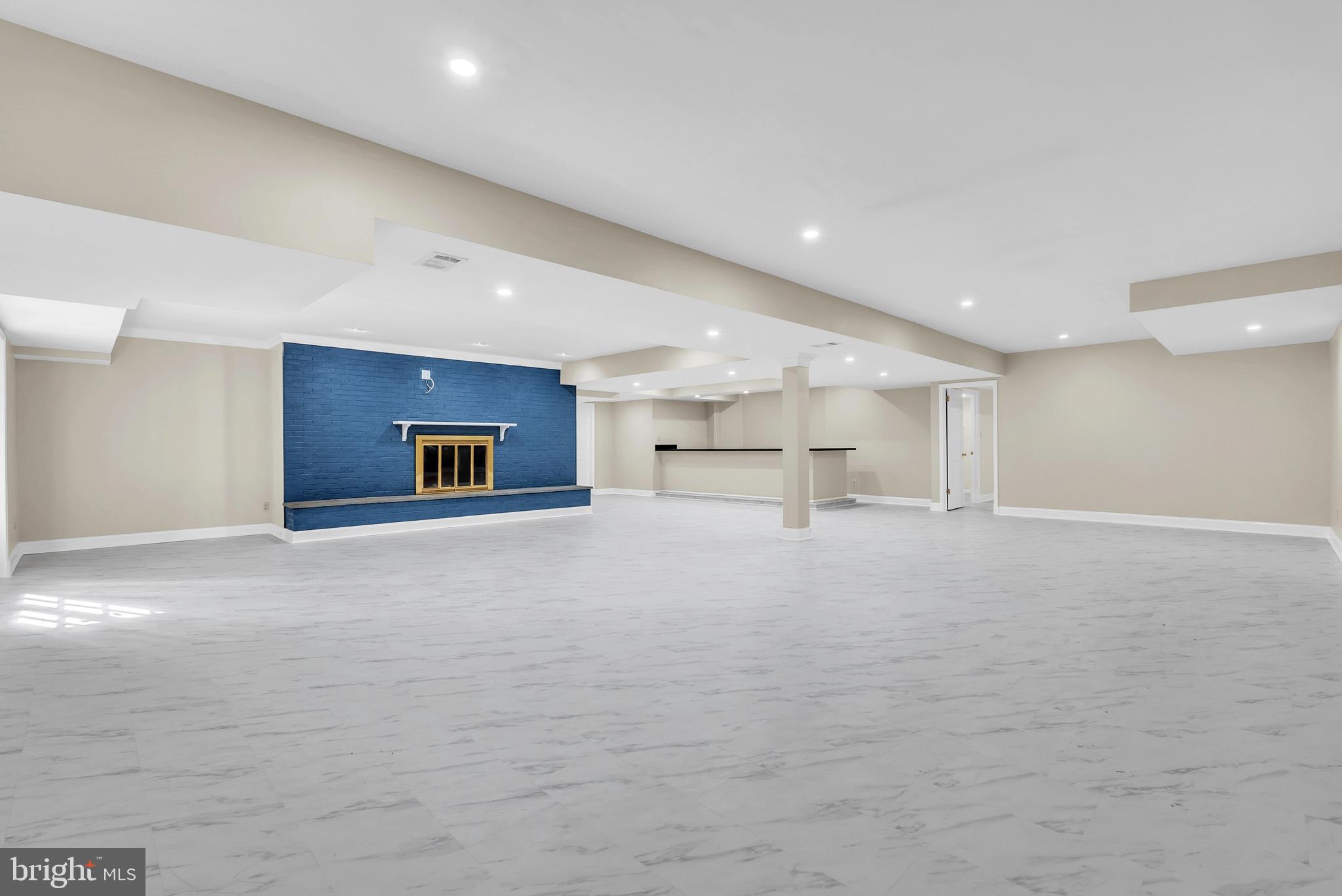 POTOMAC OUTSIDE - Residential Lease