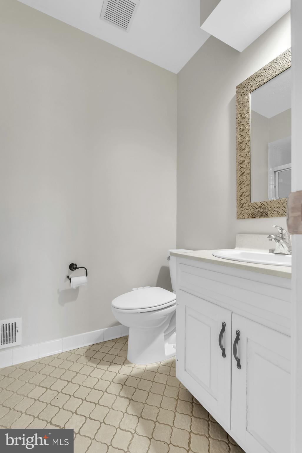 POTOMAC OUTSIDE - Residential Lease