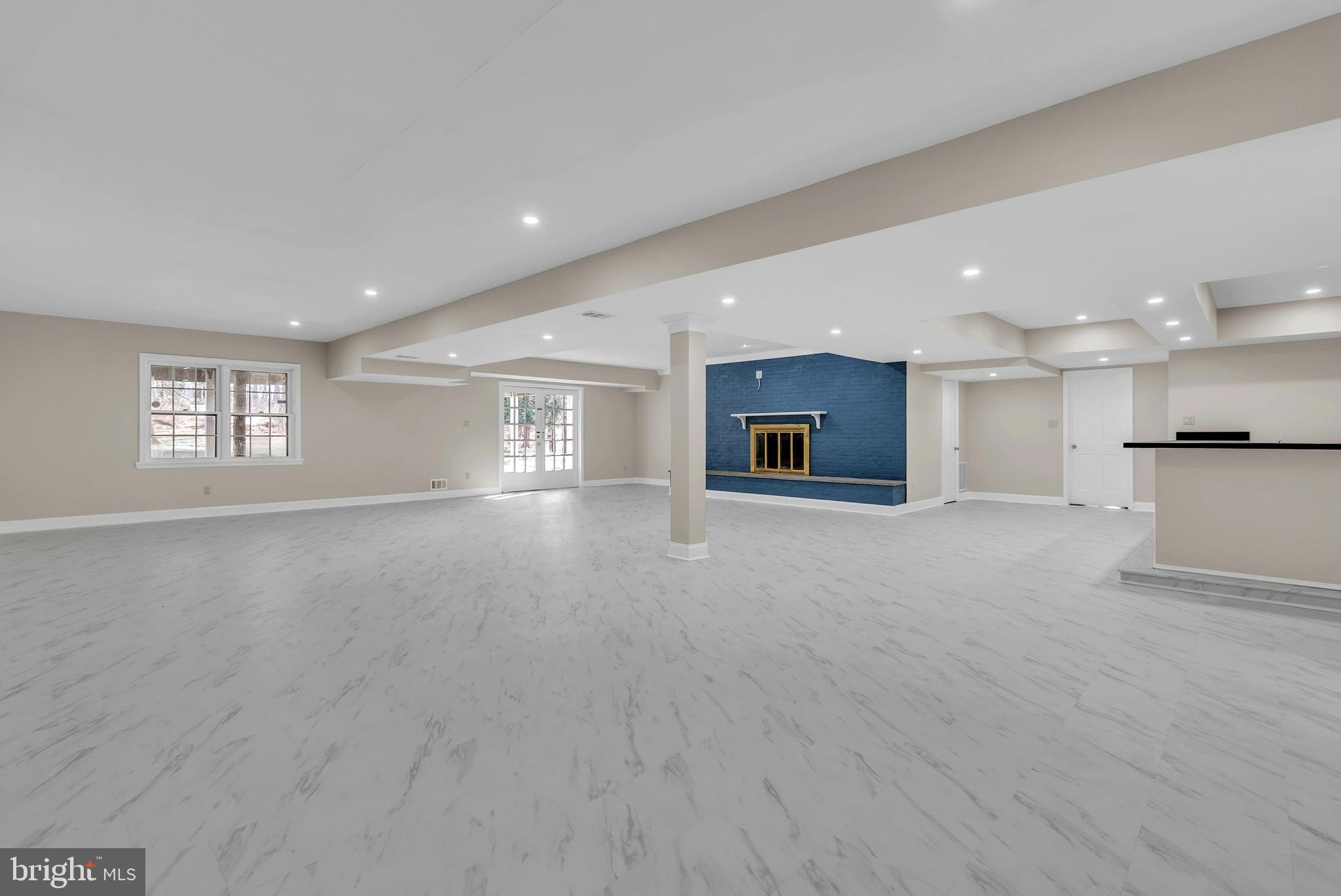 POTOMAC OUTSIDE - Residential Lease