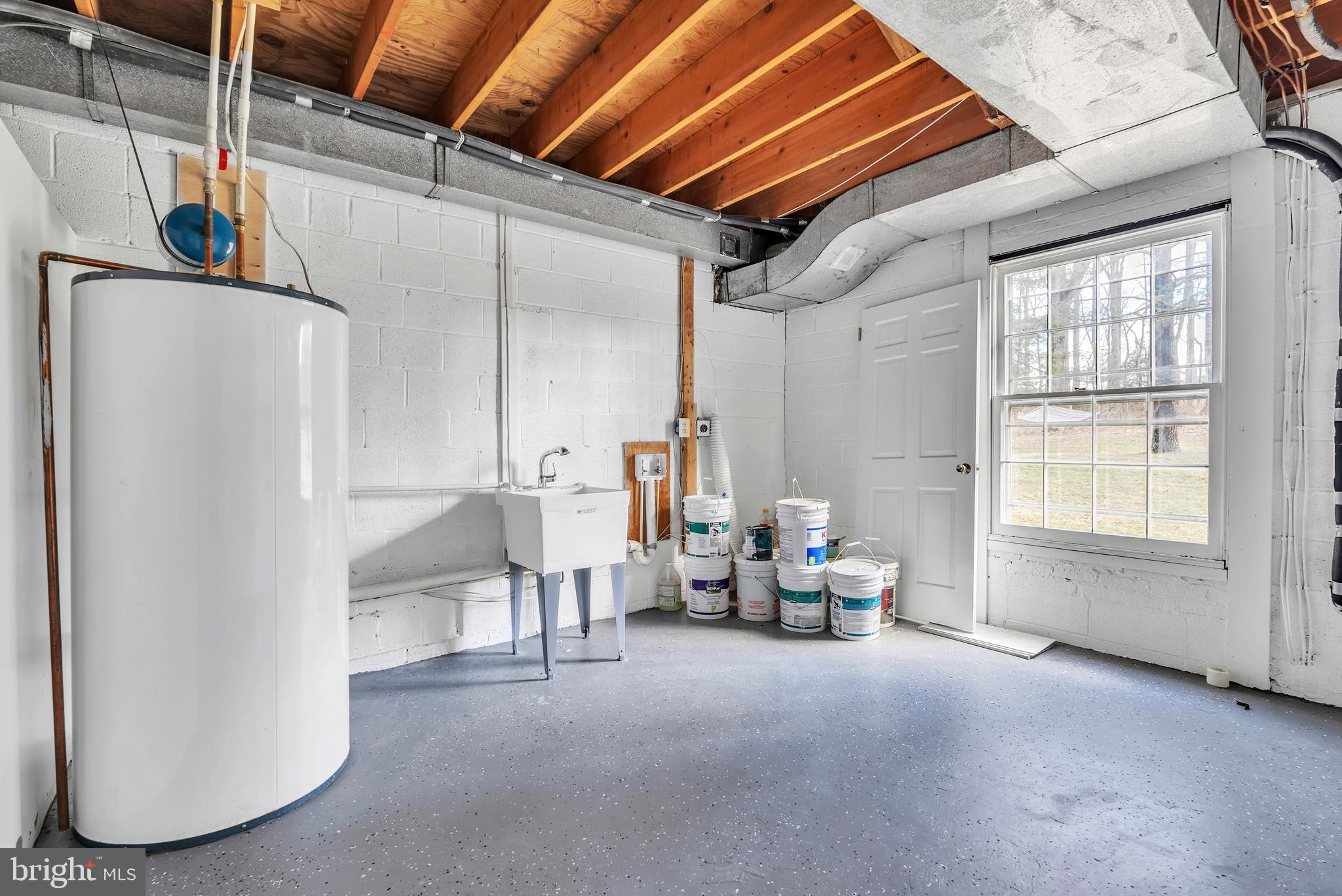 POTOMAC OUTSIDE - Residential Lease