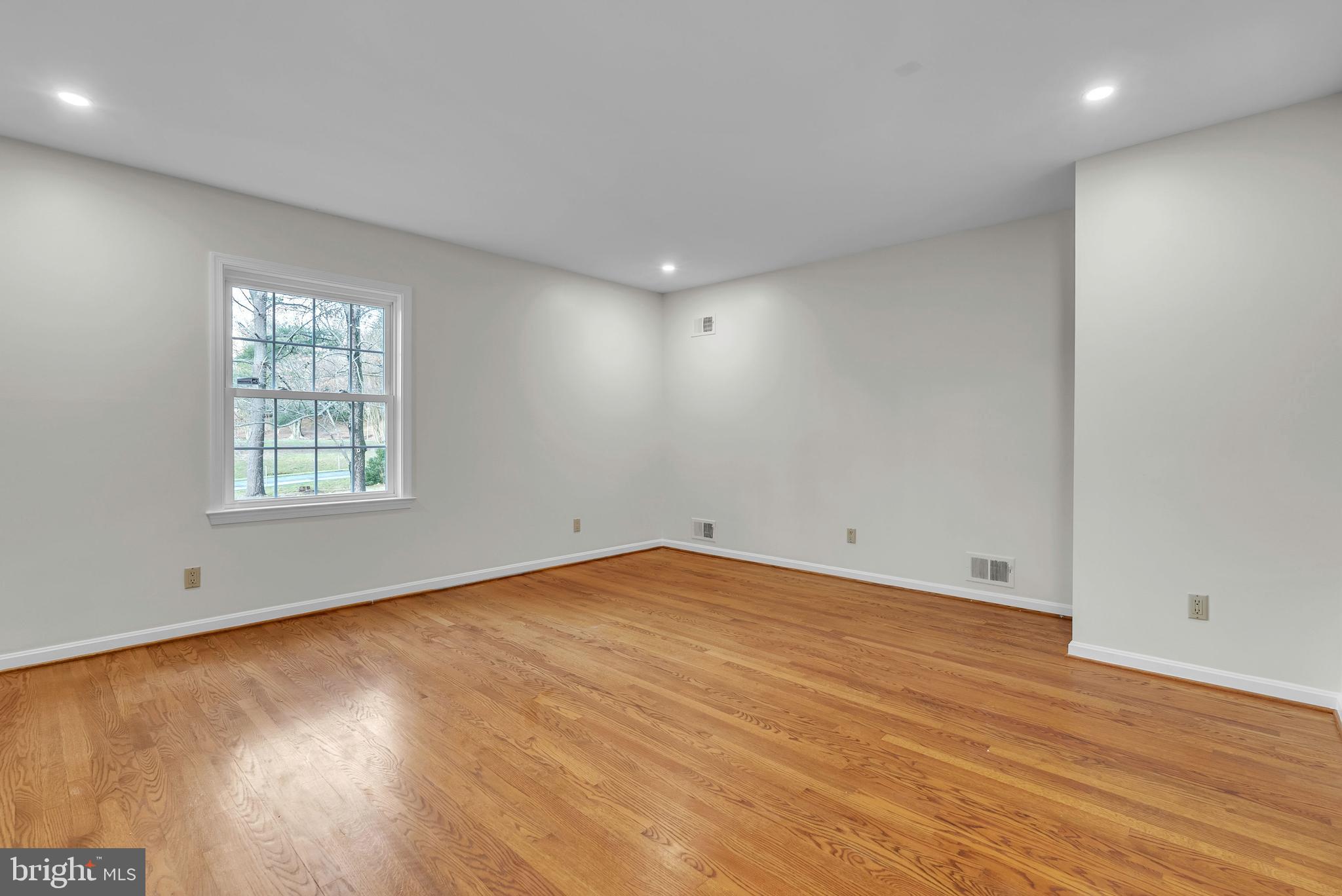 POTOMAC OUTSIDE - Residential Lease