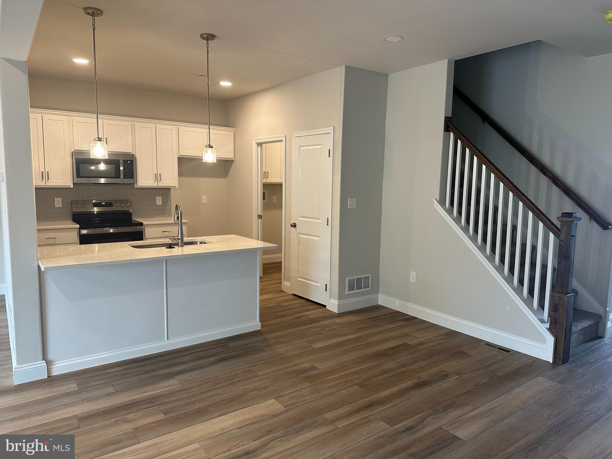 HAWKSTONE VILLAGE - Residential