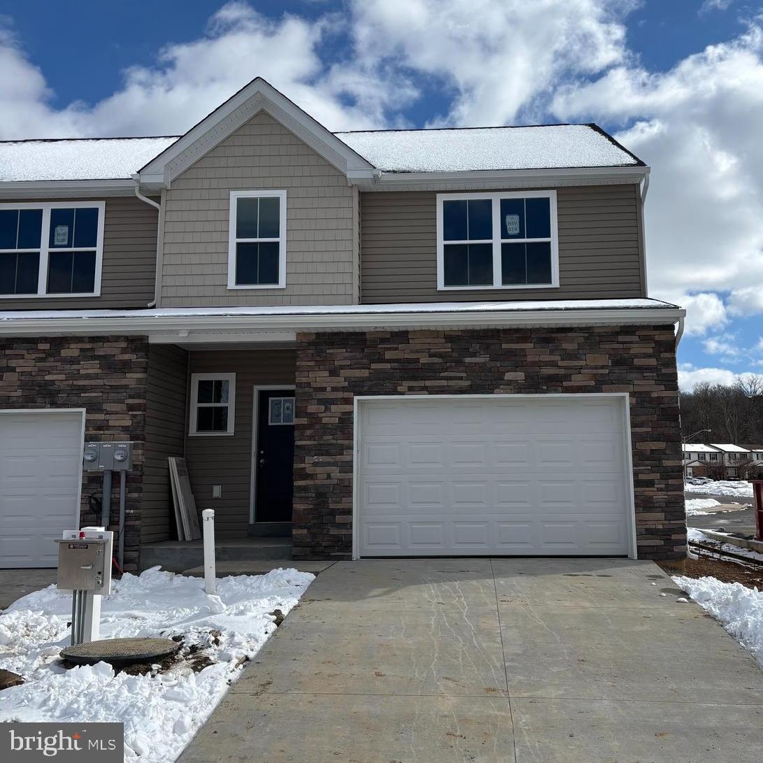 HAWKSTONE VILLAGE - Residential