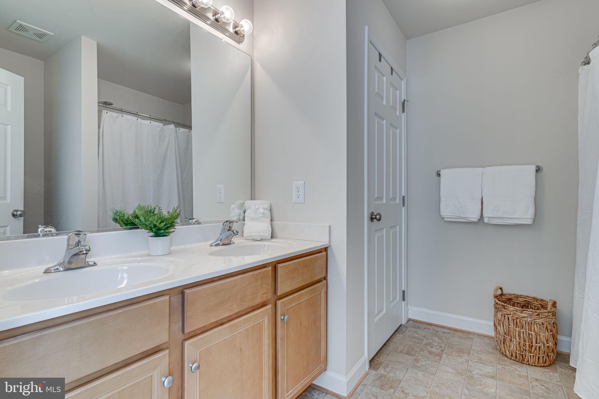 OAK TREE LANDING - Residential