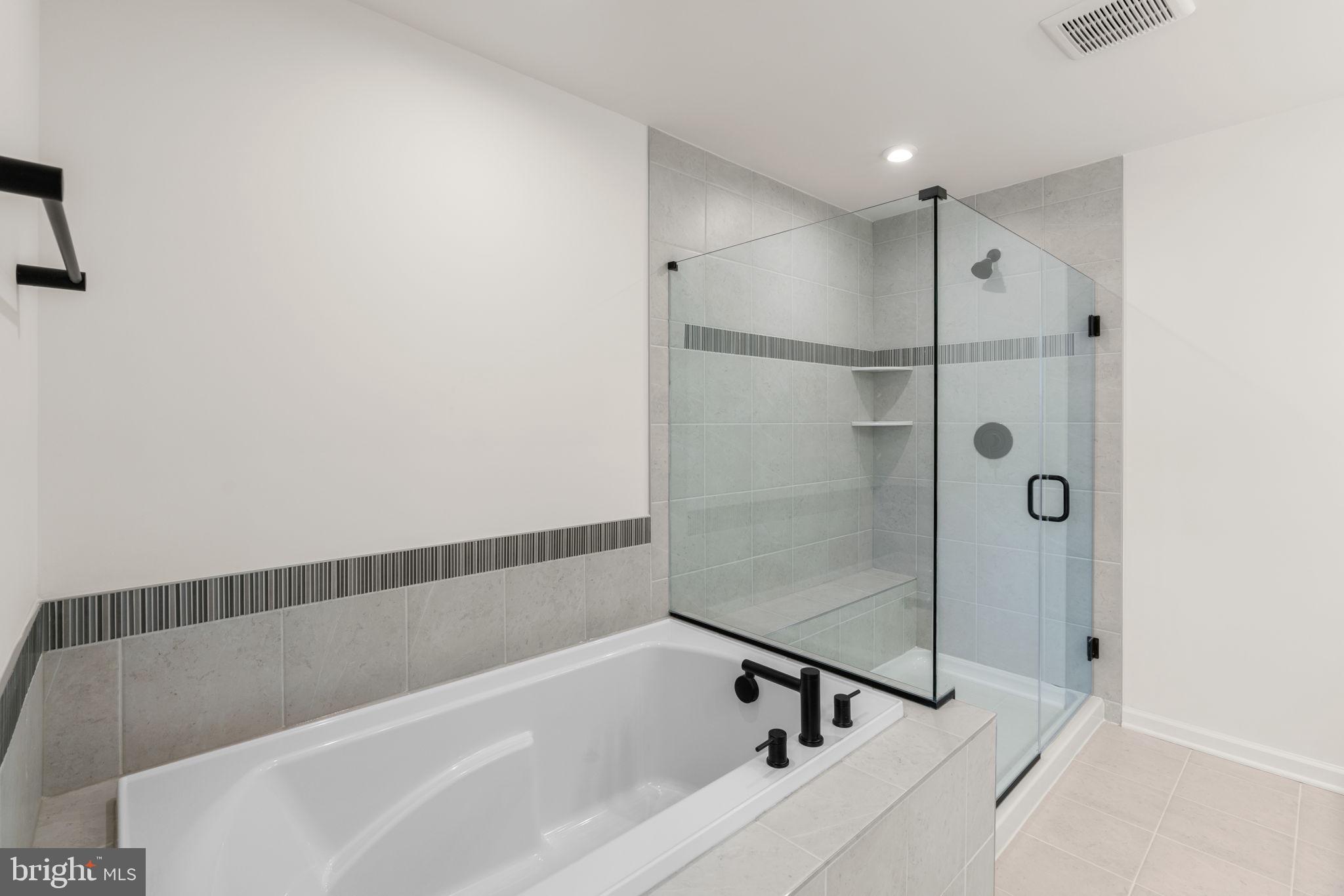 PADDOCK POINTE - Residential Lease