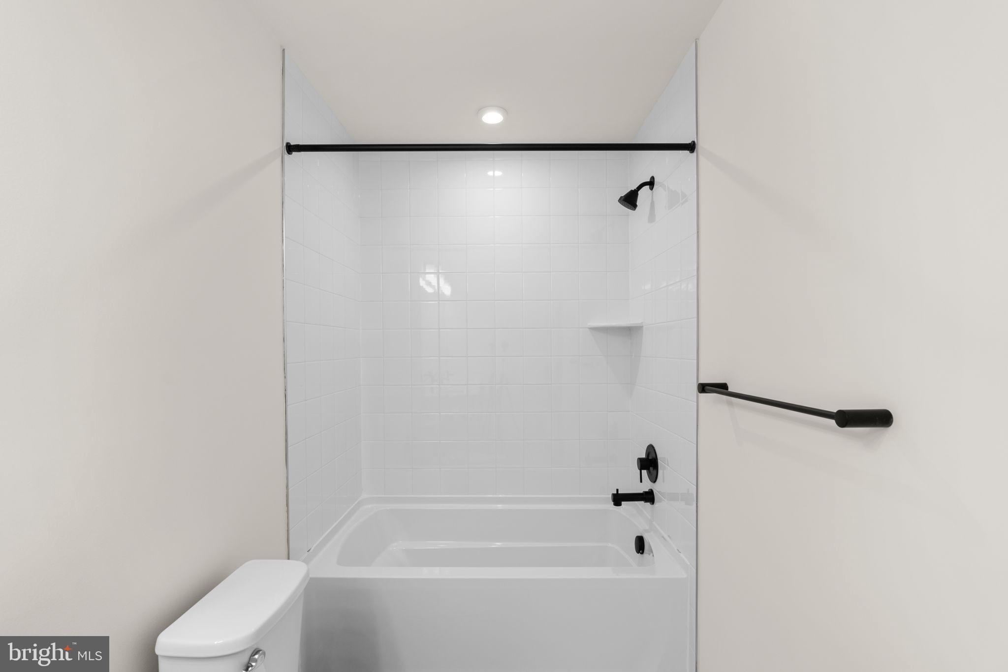 PADDOCK POINTE - Residential Lease