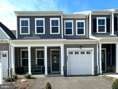 9372 Crestview Ridge Drive, Bristow, VA MLS: VAPW2078488