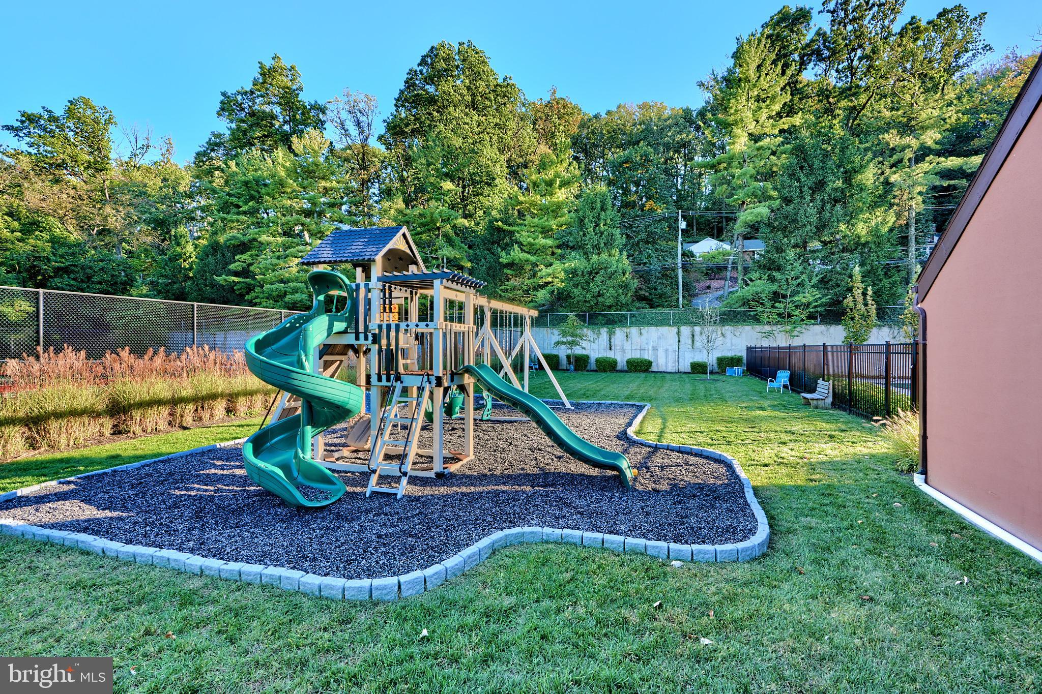 RUXTON CROSSING TOWNHSE - Residential