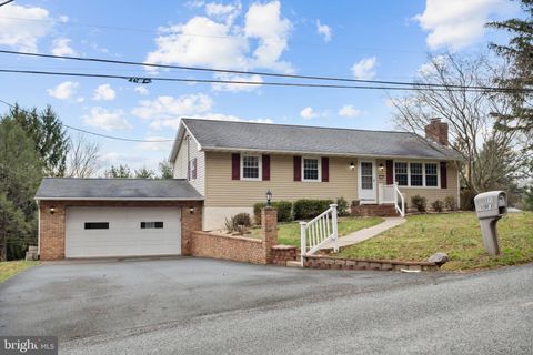 Photo of 570 Blue Lake Road, Denver, PA 17517 (MLS # PALA2048570)