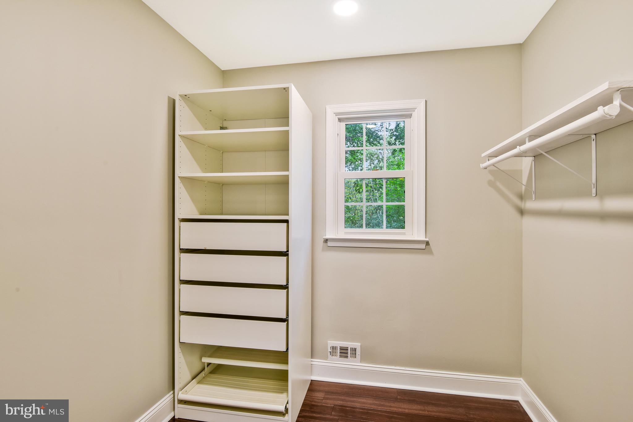 OCCOQUAN OAKS - Residential