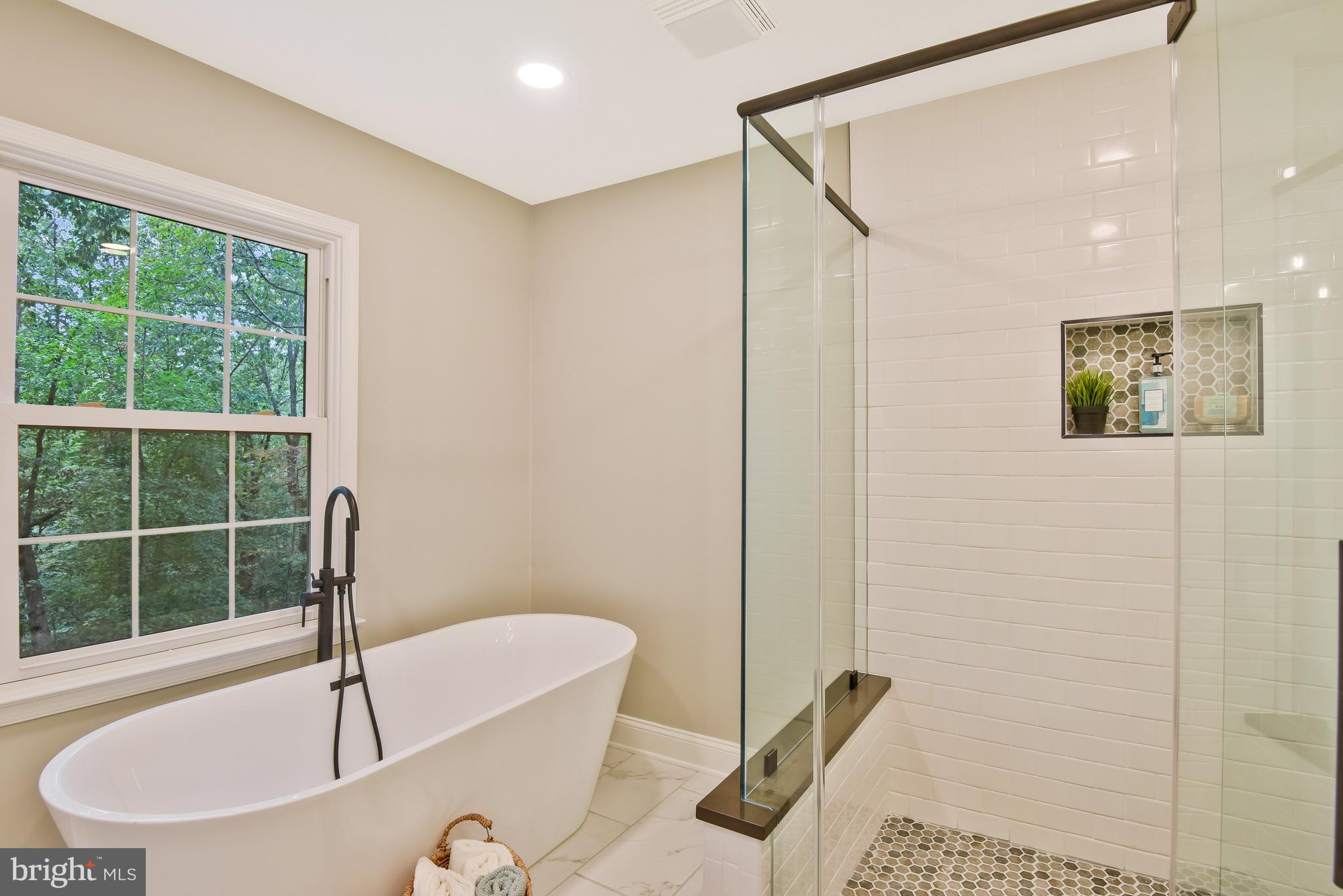 OCCOQUAN OAKS - Residential