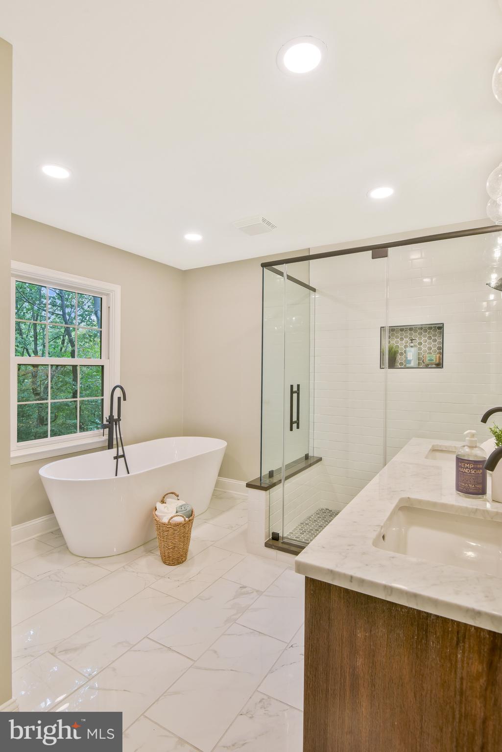 OCCOQUAN OAKS - Residential