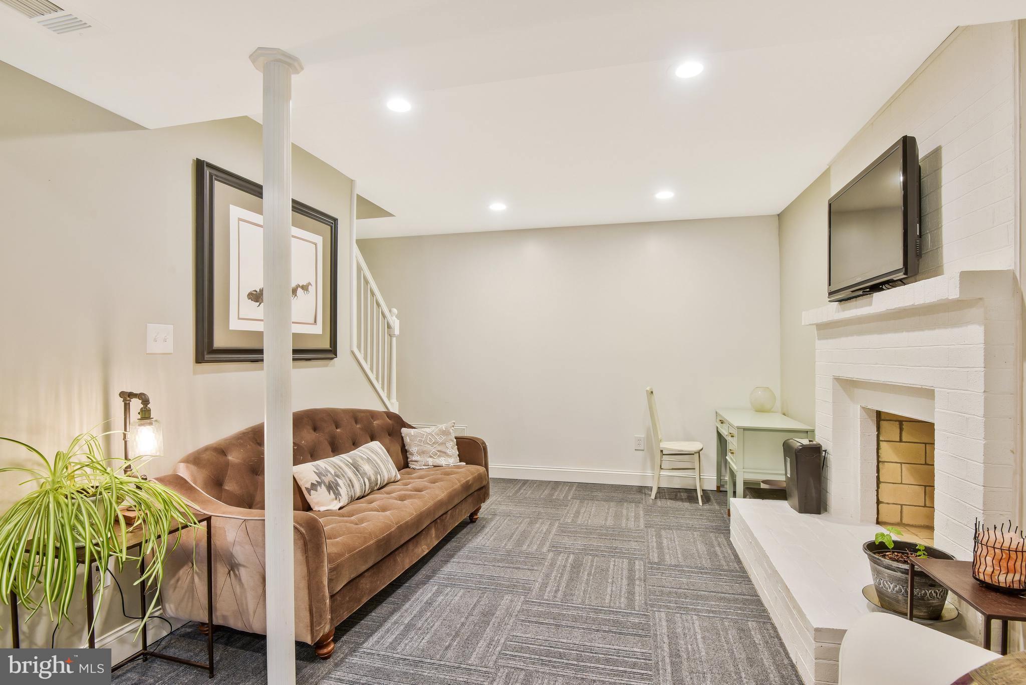 OCCOQUAN OAKS - Residential