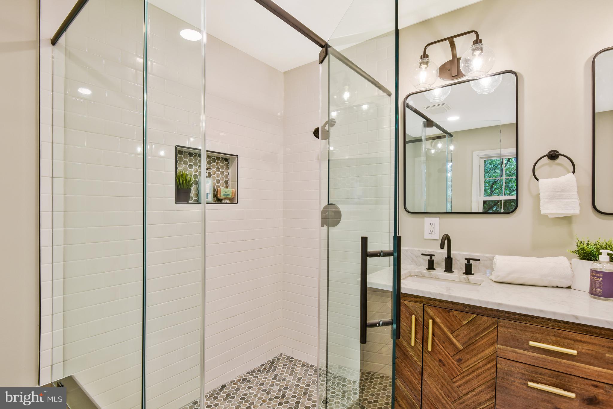 OCCOQUAN OAKS - Residential