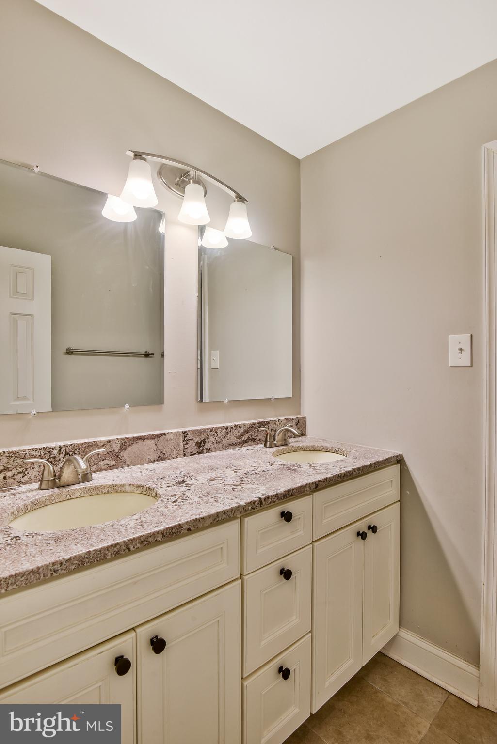 OCCOQUAN OAKS - Residential