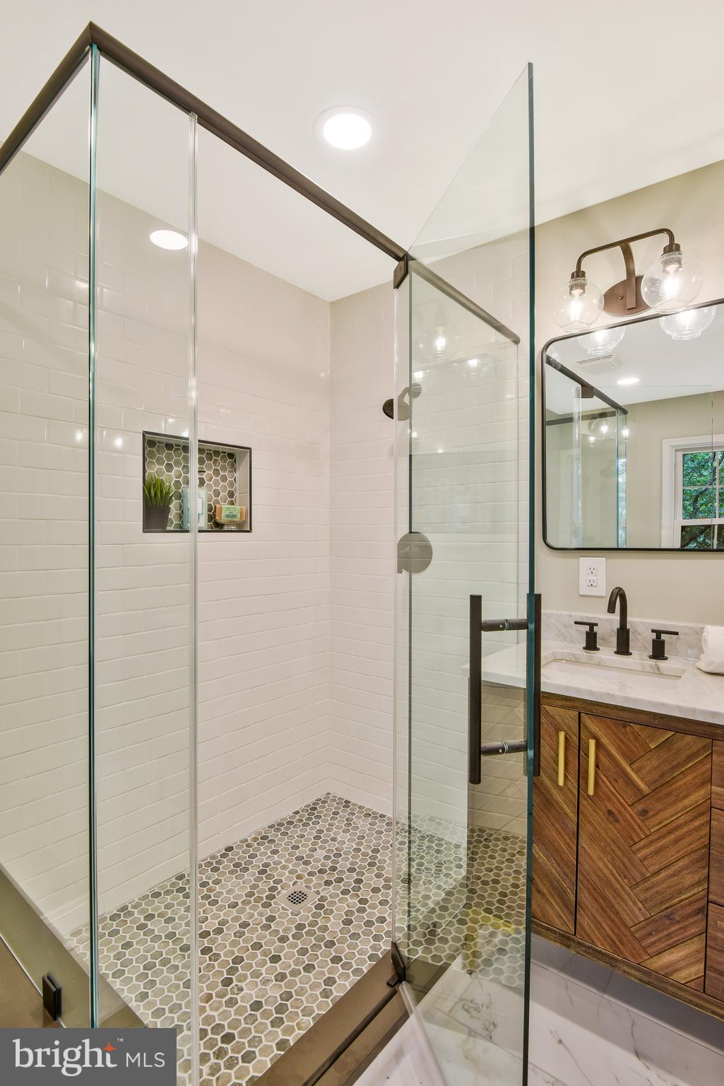 OCCOQUAN OAKS - Residential