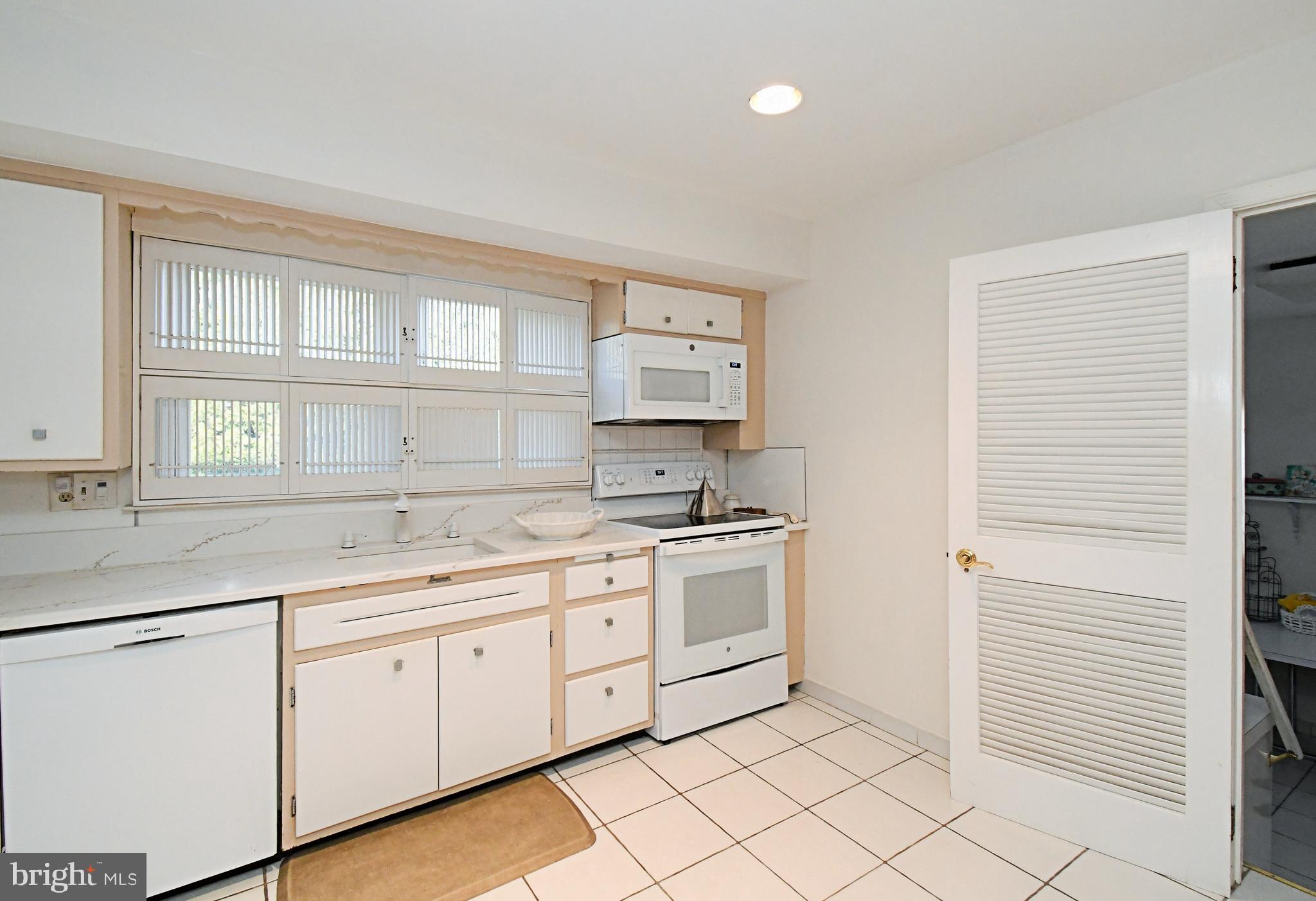 BARCLAY HILLS - Residential