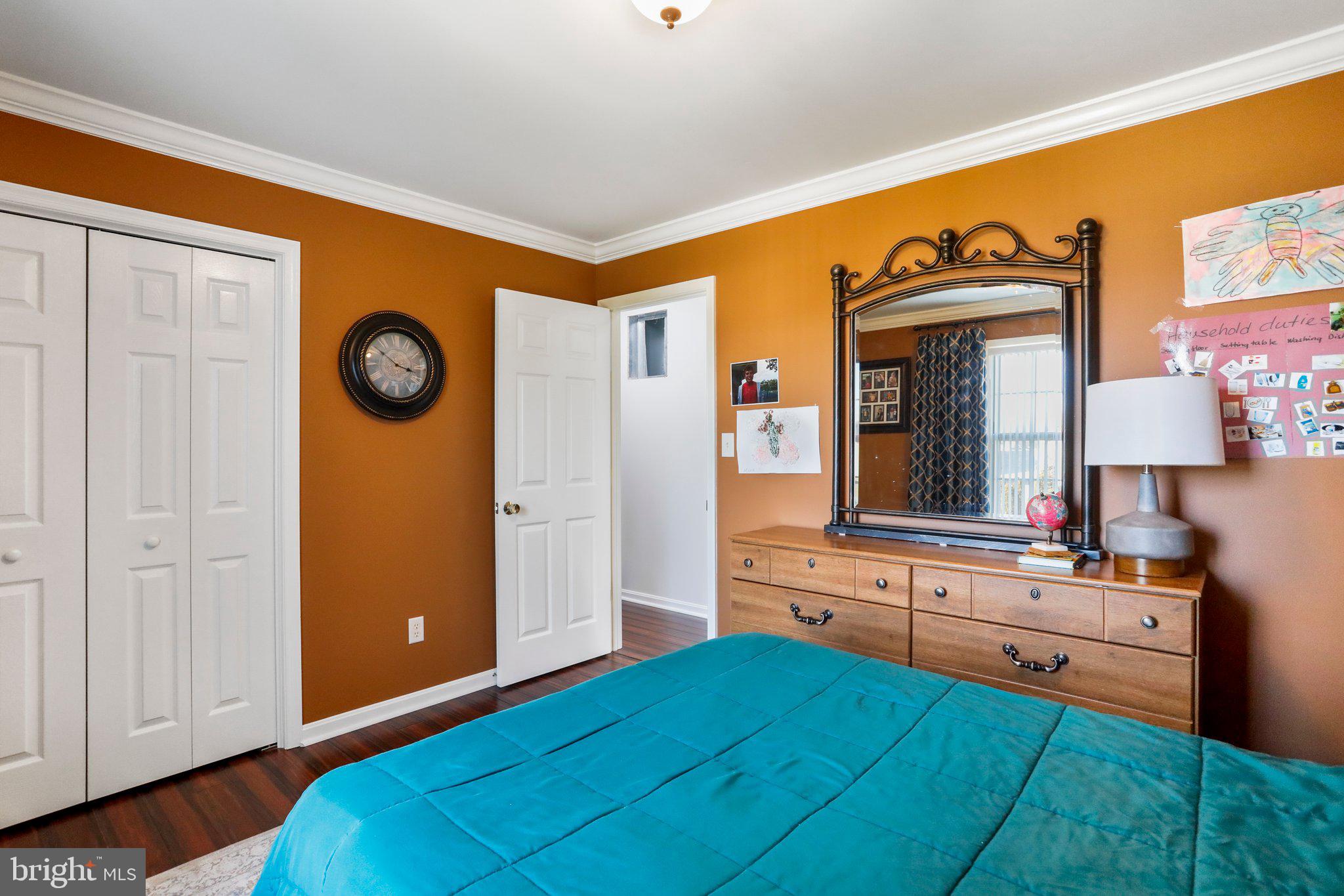 MAUGANSVILLE - Residential