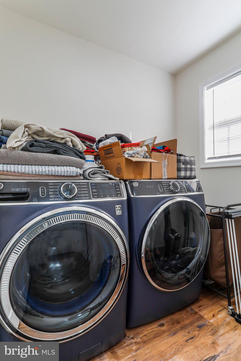 MAUGANSVILLE - Residential