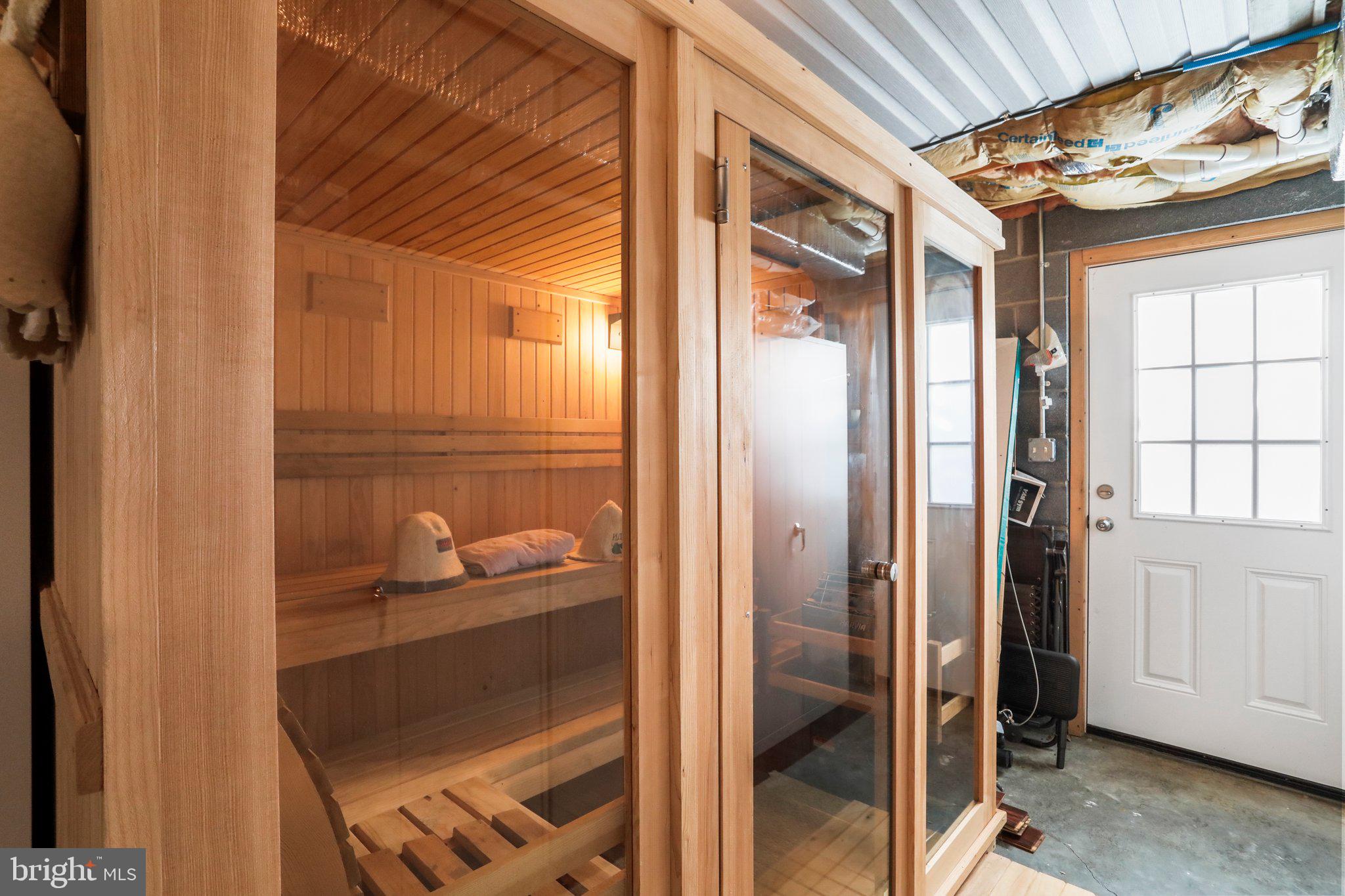 MAUGANSVILLE - Residential