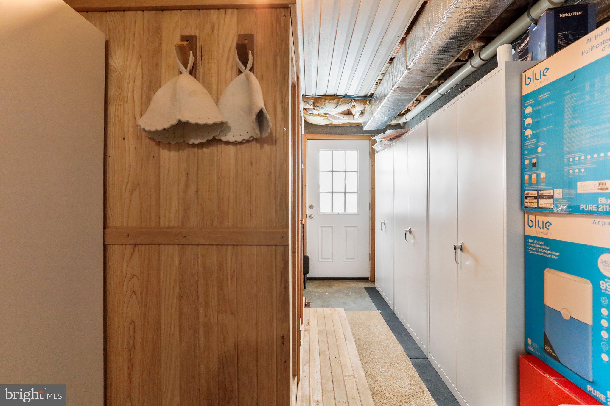 MAUGANSVILLE - Residential