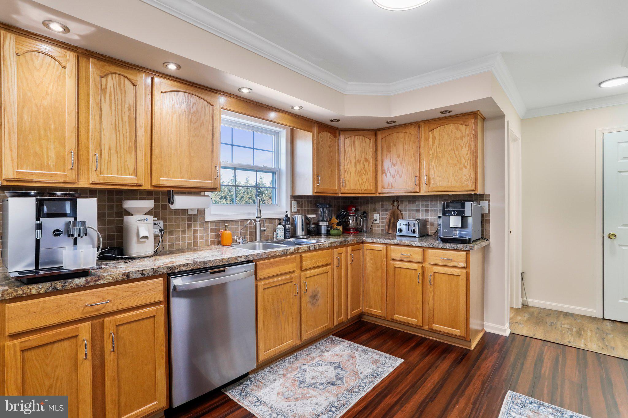 MAUGANSVILLE - Residential