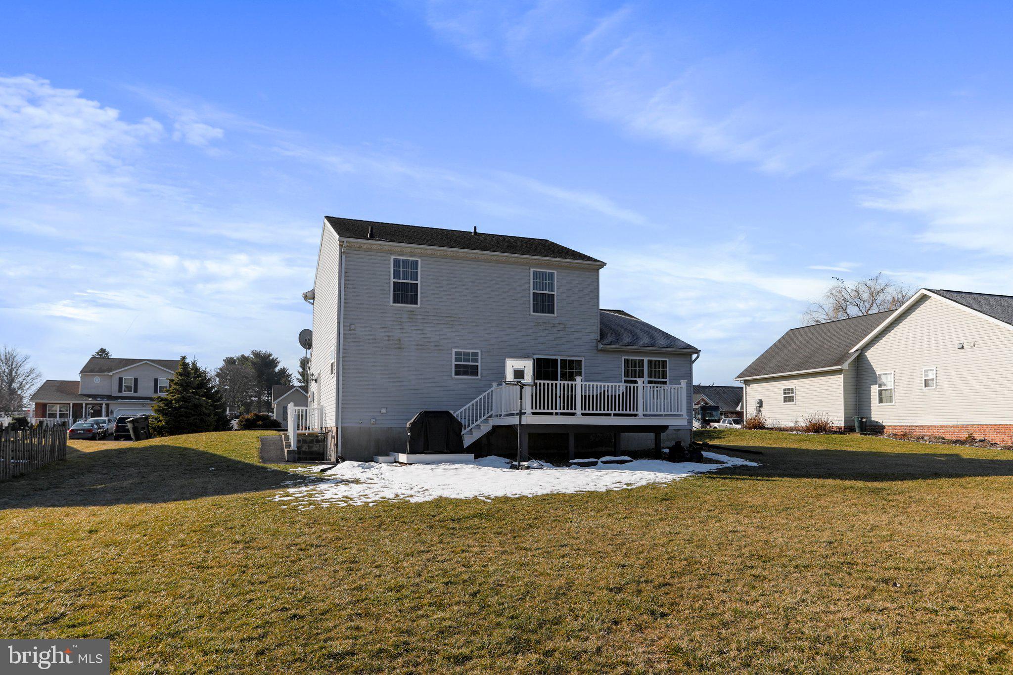 MAUGANSVILLE - Residential