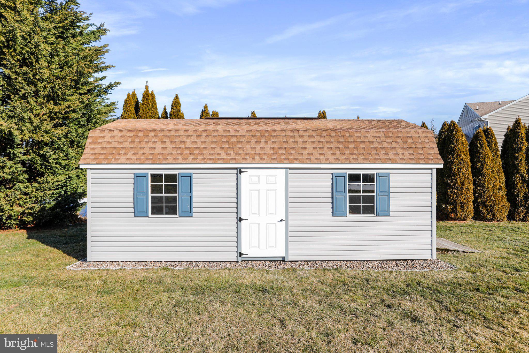 MAUGANSVILLE - Residential