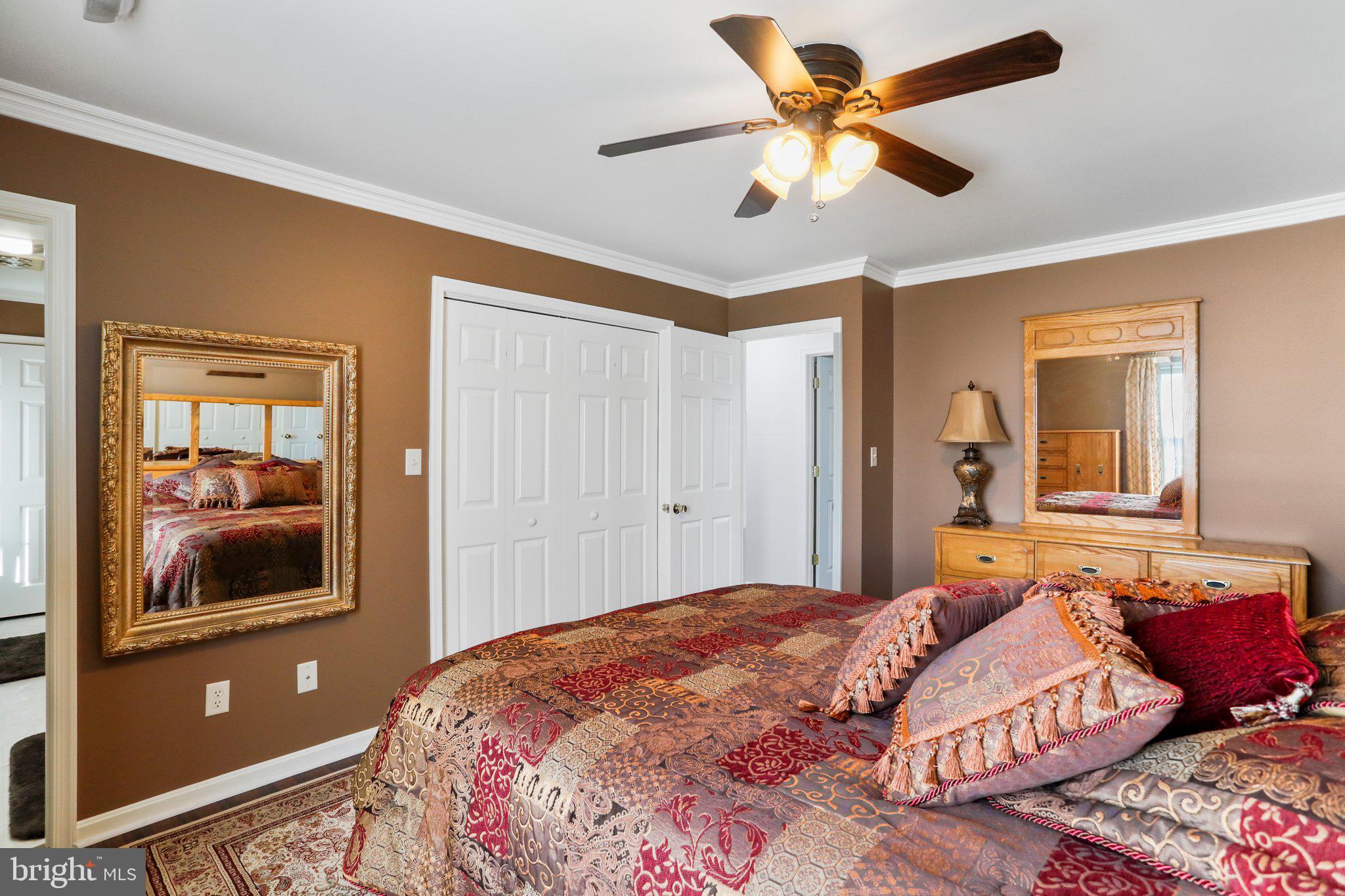 MAUGANSVILLE - Residential