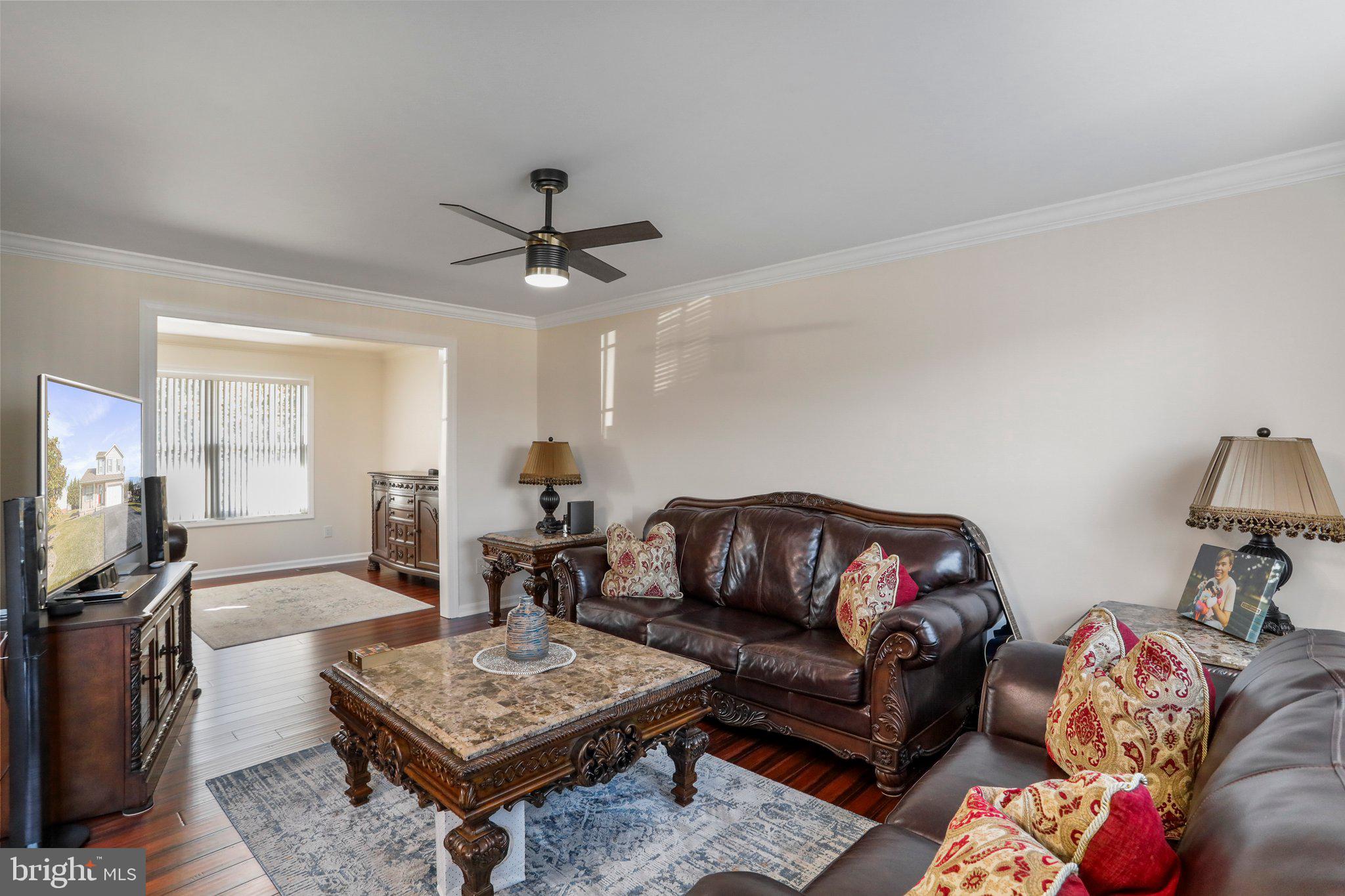 MAUGANSVILLE - Residential