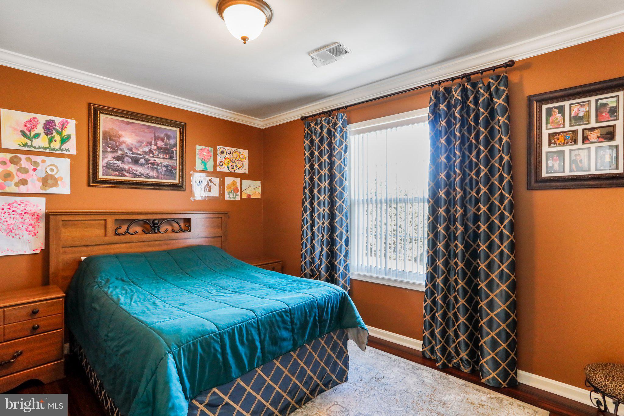 MAUGANSVILLE - Residential