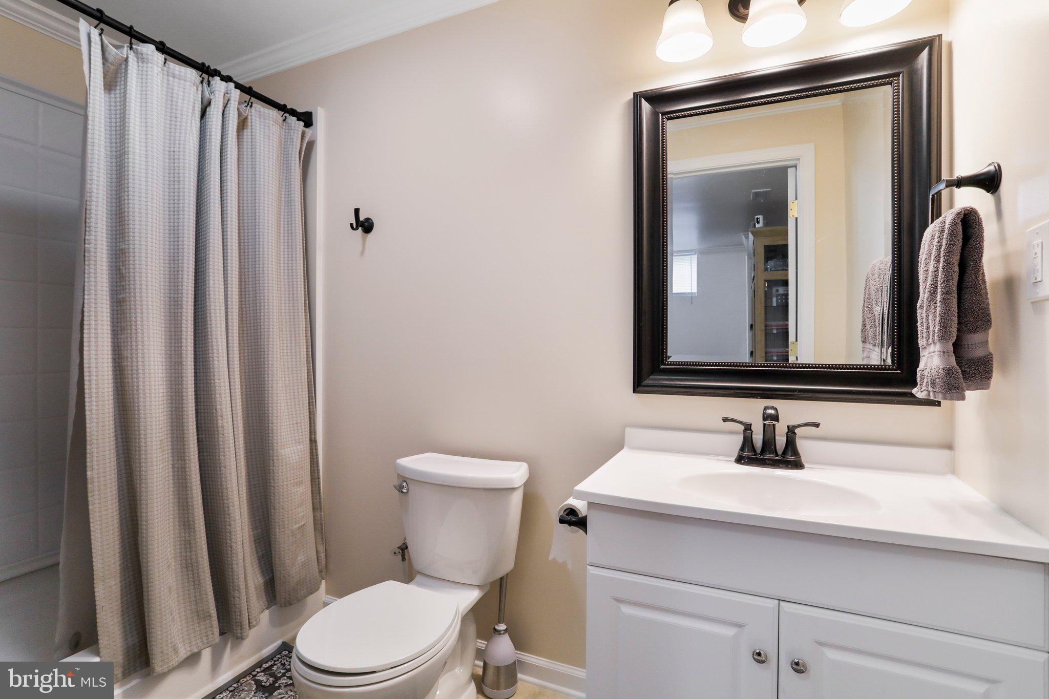 MAUGANSVILLE - Residential