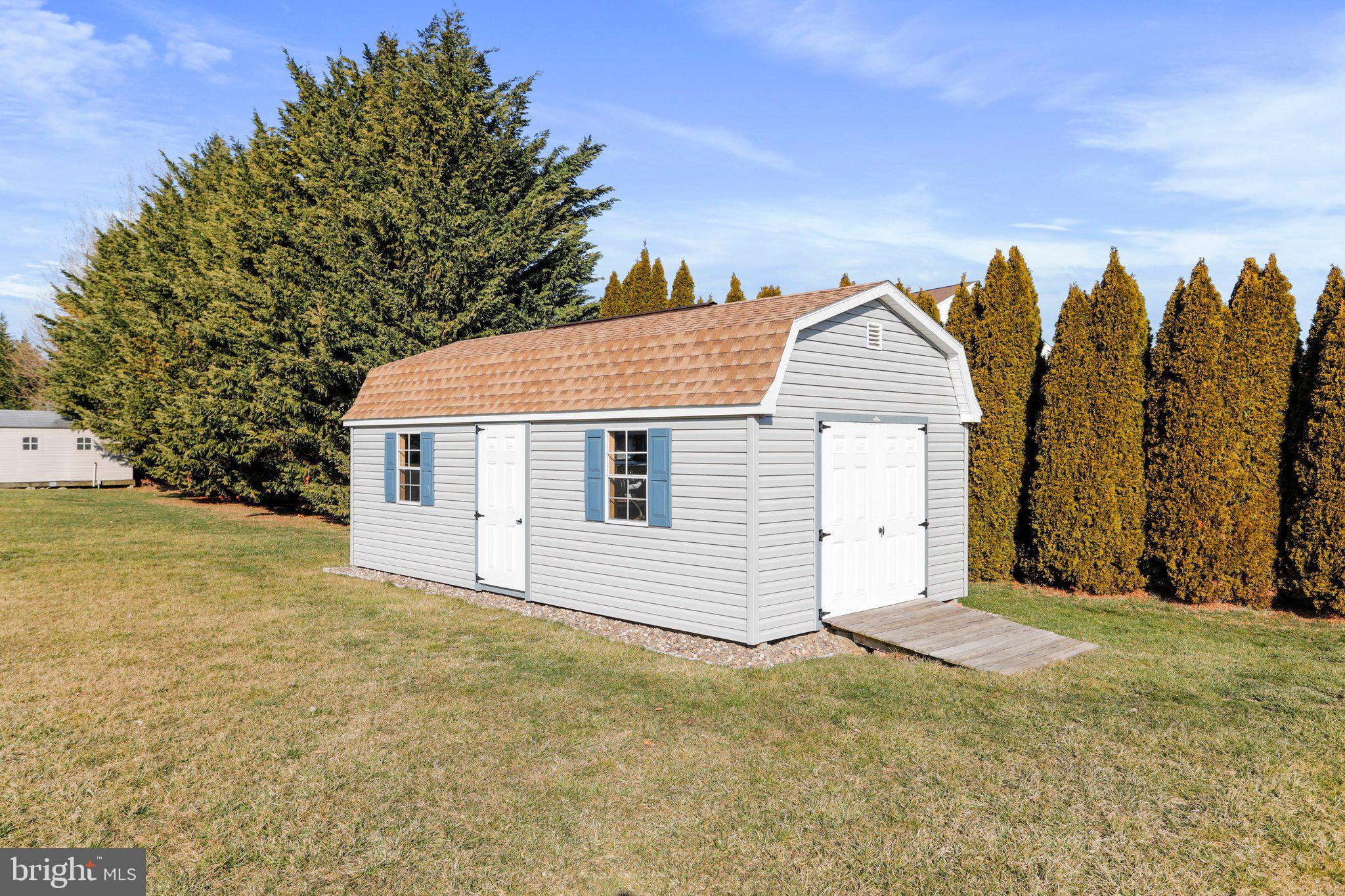 MAUGANSVILLE - Residential