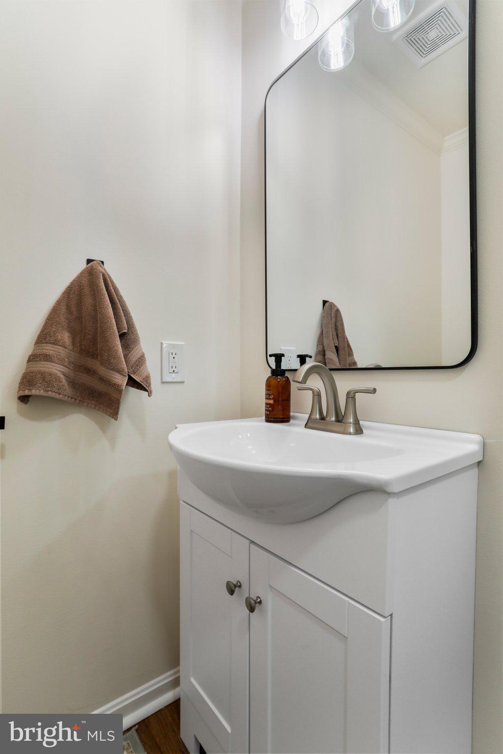 MAUGANSVILLE - Residential