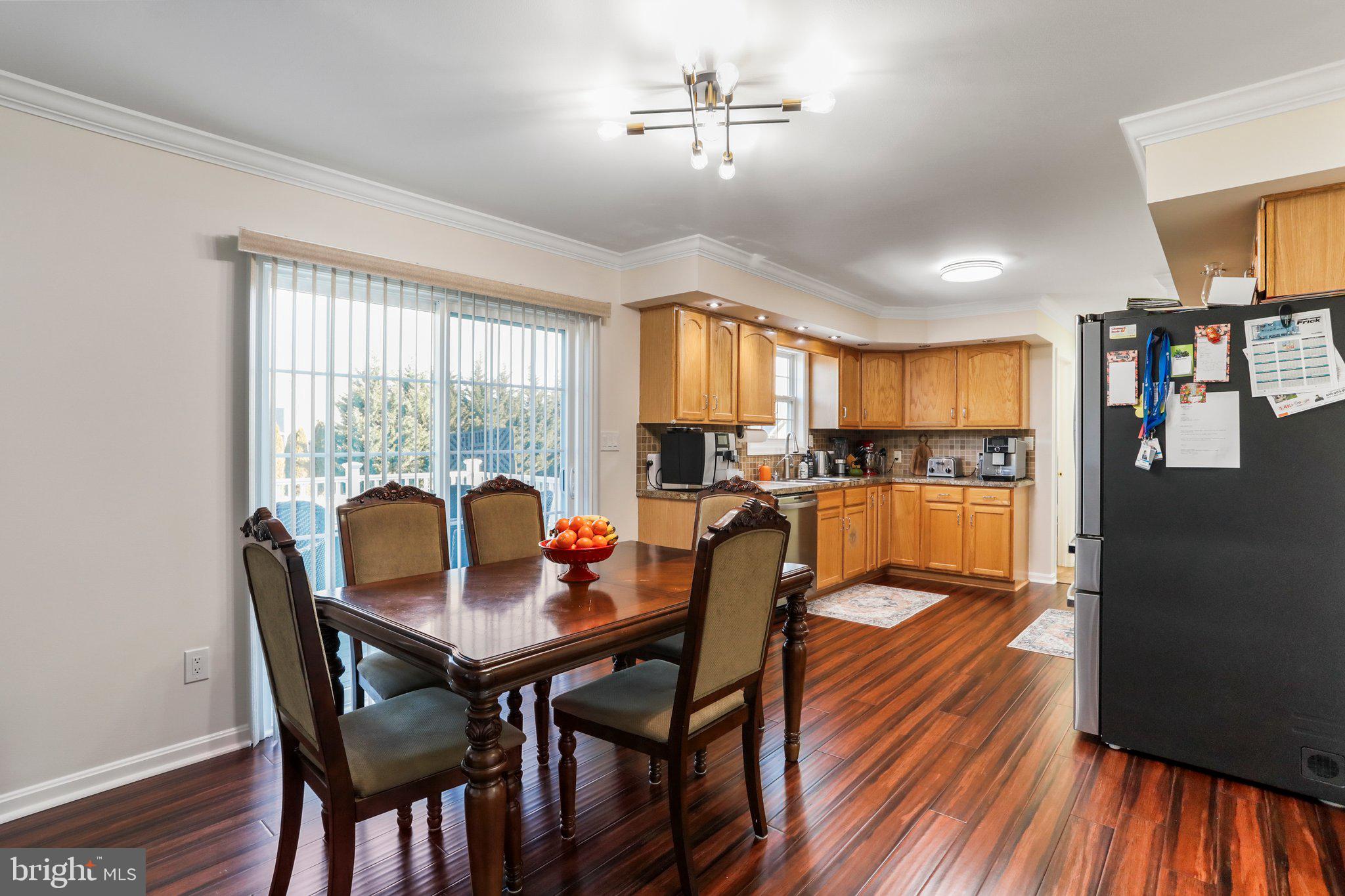 MAUGANSVILLE - Residential