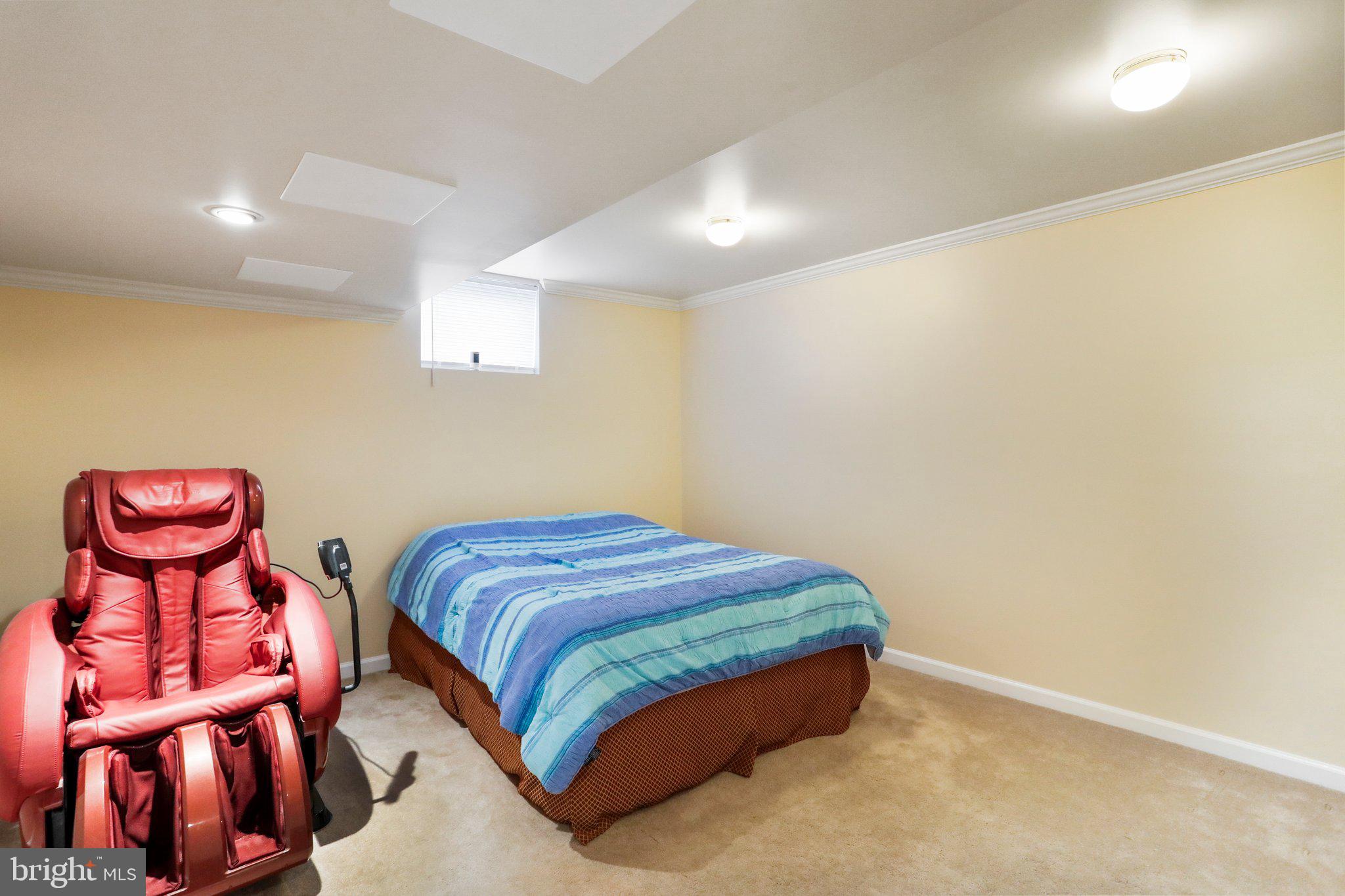 MAUGANSVILLE - Residential