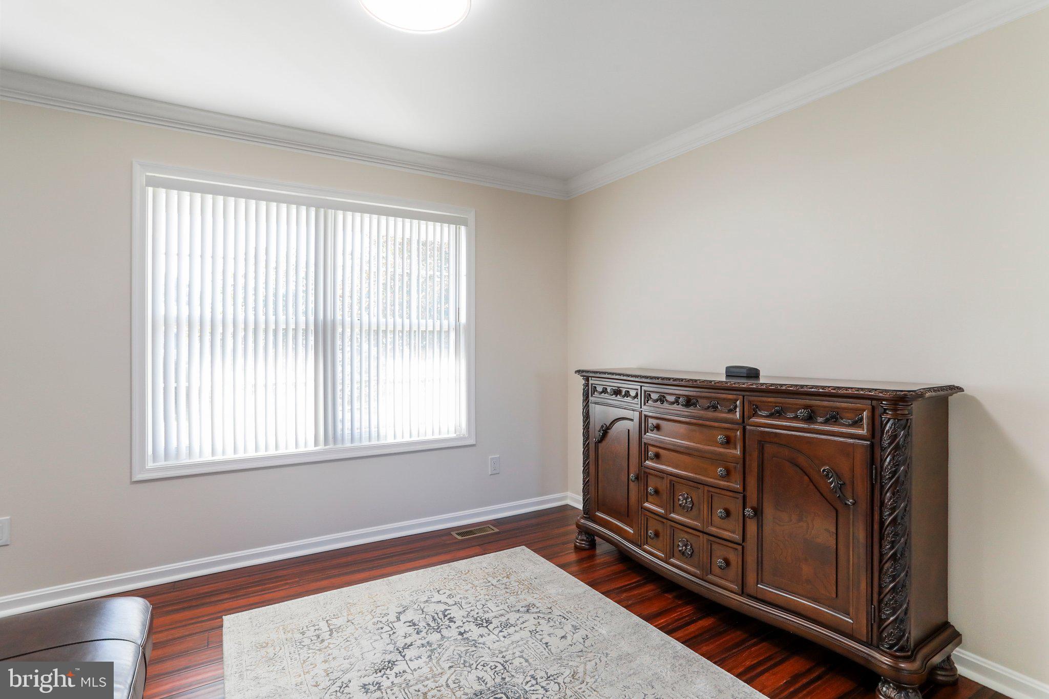 MAUGANSVILLE - Residential