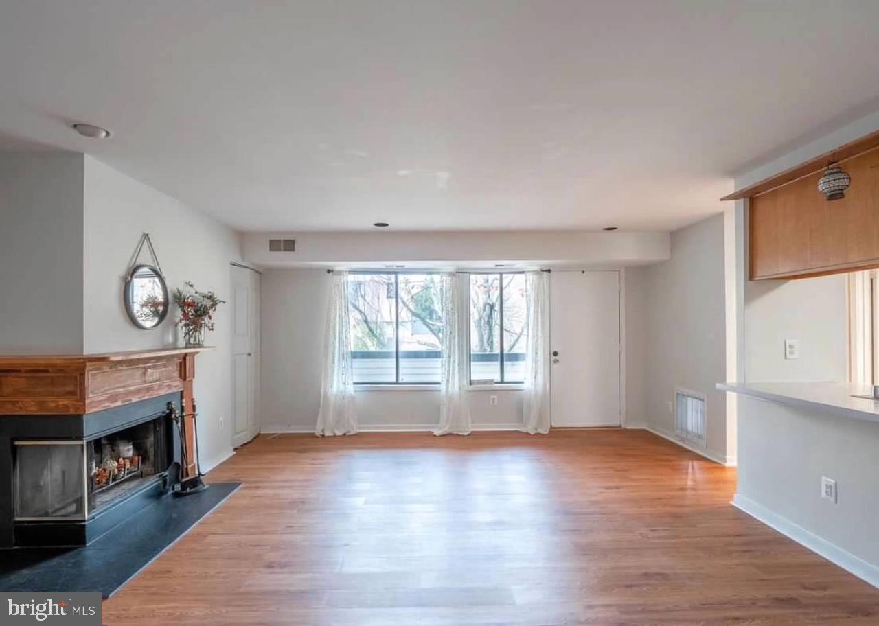 CHRISTOPHER COURT - Residential